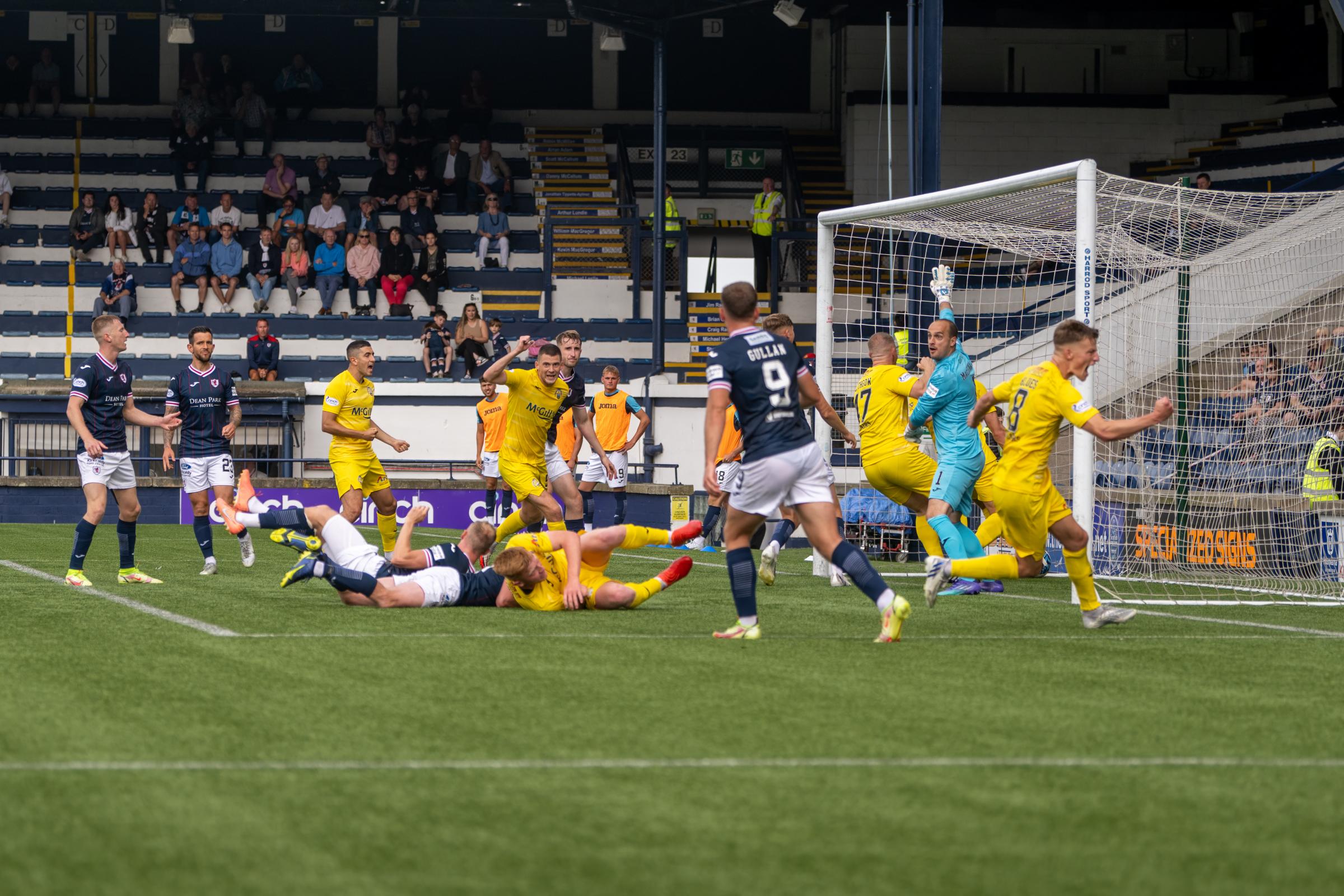 Morton aim to bounce back against title favourites Dundee