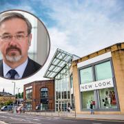 Ronnie Cowan, inset, will hold a drop-in at Oak Mall