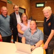Ronnie Cowan secures superfast broadband for Grieve Road community hub