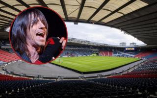 Who is supporting the Red Hot Chili Peppers in Glasgow?