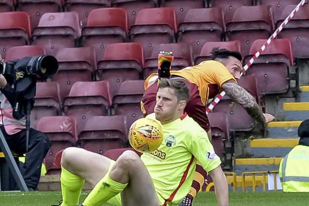 Gaston helps young Morton keeper to settle in to squad